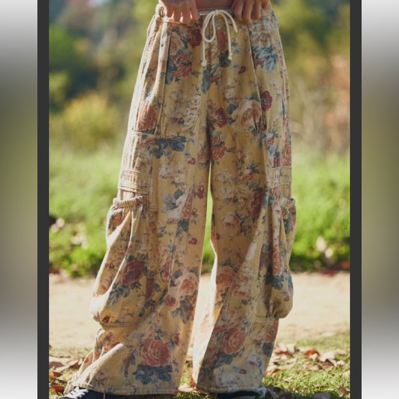 DAVI & DANI Floral Wide-Leg Cargo Pants — Pink & Yellow - Picture 8 of 8
